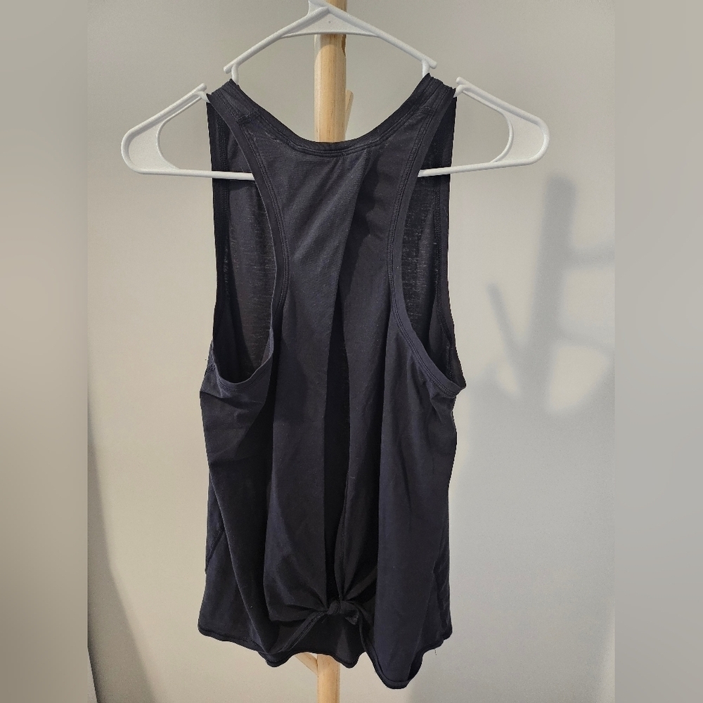 Lululemon Yoga Top, Open Back With Tie At Waist, Size 6 - Picture 2 of 3